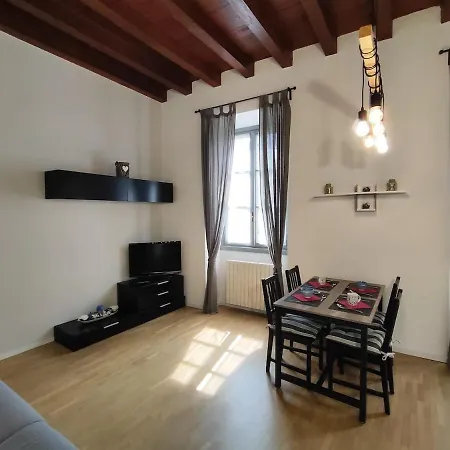 In Centro Casa Mila Como